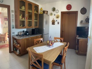 Appartamento in Vendita a Casciana Terme Lari, zona Perignano, 145'000€, 110 m², arredato, con Box