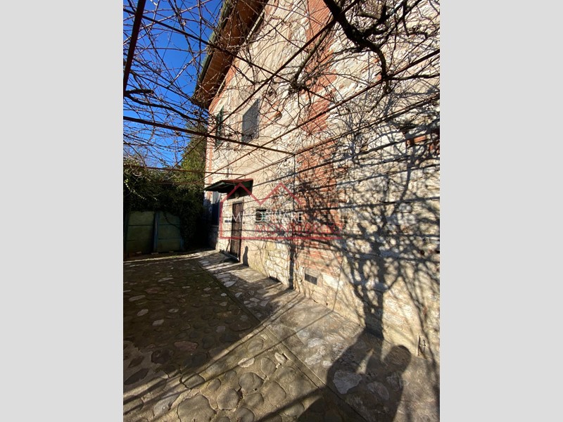 Casa Indipendente in Vendita a Lucca, zona Cappella, 299'000€, 300 m², arredato