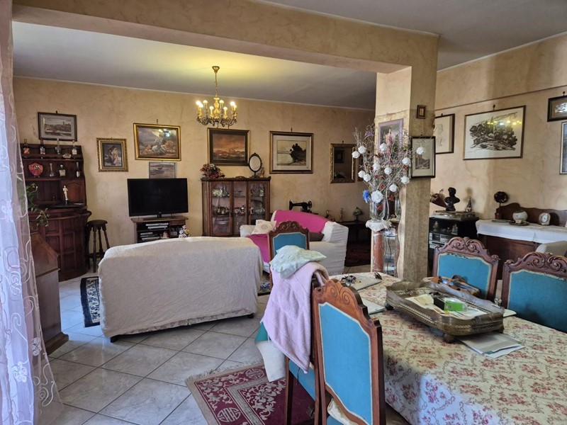 Trilocale in Vendita a Roma, 310'000€, 154 m²