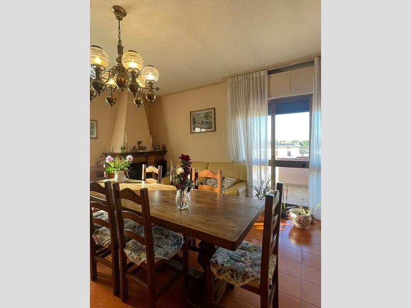 Appartamento in Vendita a Fucecchio, 220'000€, 140 m², arredato, con Box