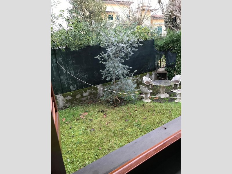 Trilocale in Vendita a Massa, zona Marina di Massa, 240'000€, 75 m², arredato