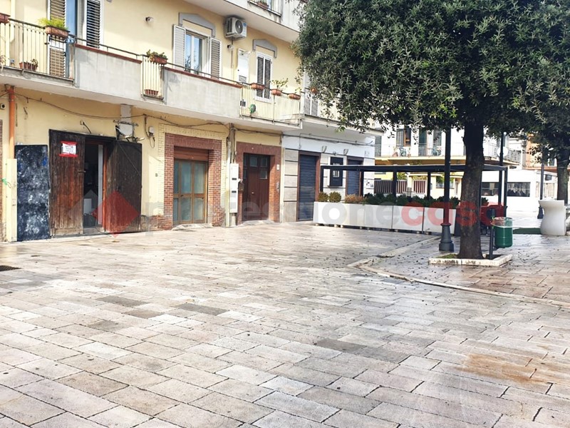 Negozio in Affitto a Castel San Giorgio, 650€, 70 m²