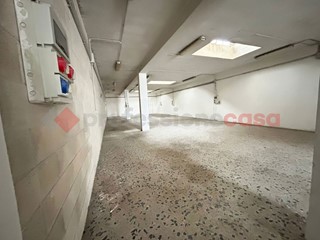 Negozio in Vendita a Bari, 110'000€, 239 m²