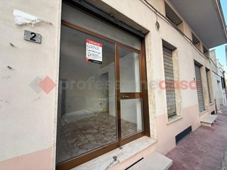 Negozio in Vendita a Manduria, 68'000€, 40 m²
