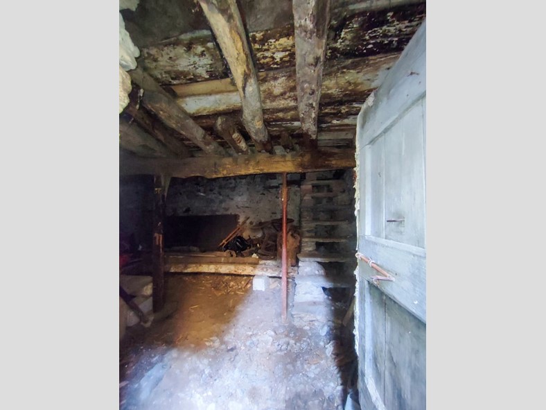 Casale in Vendita a Carlazzo, 16'000€, 40 m²