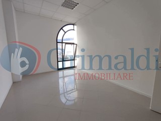 Ufficio in Affitto a Corciano, 1'500€, 158 m²