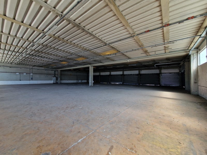 Capannone in Vendita a Lucca, zona Mugnano, 1201 m²