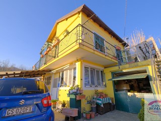 Casa Indipendente in Vendita a Stella, 250'000€, 180 m², con Box