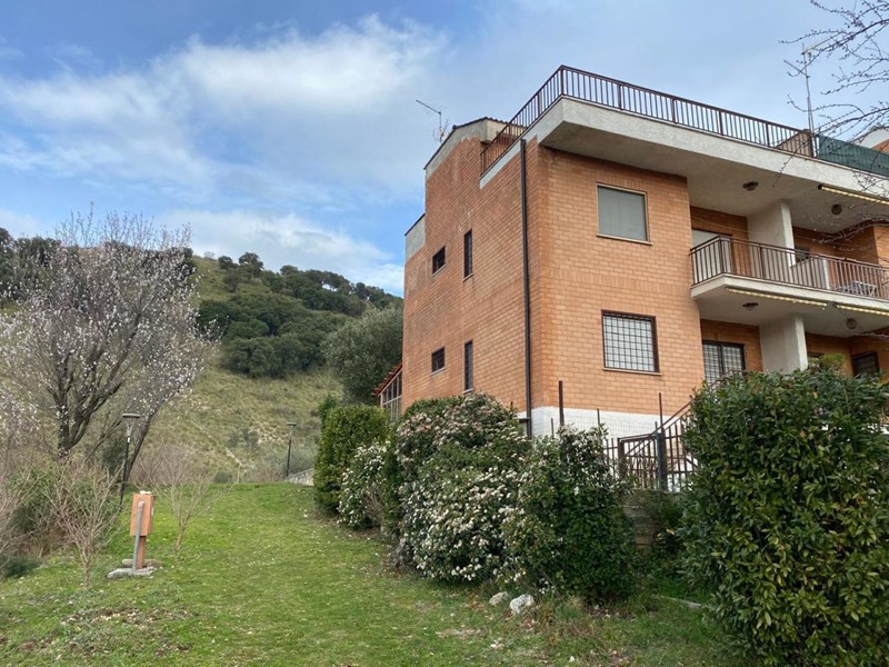 Casa Semi Indipendente in Vendita a Tivoli, 239'000&euro;, 170 m², con Box