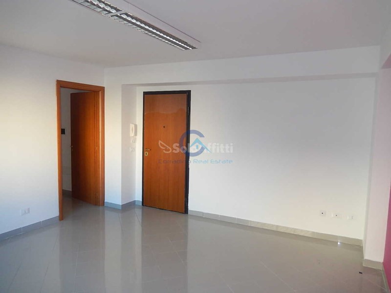 Ufficio in Affitto a Catanzaro, zona Santa Maria, 400€, 80 m²