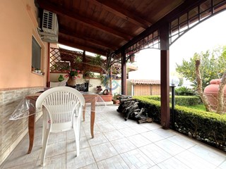 Casa Indipendente in Vendita a Catanzaro, zona Catanzaro Lido, 330'000&euro;, 240 m²
