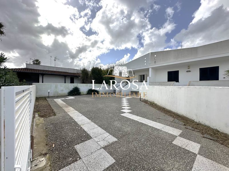 Casa Indipendente in Vendita a Melendugno, zona Torre Dell'orso, 250'000€, 120 m², arredato