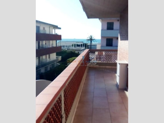 Quadrilocale in Vendita a Carrara, zona Marina Di Carrara, 269'000€, 66 m², arredato