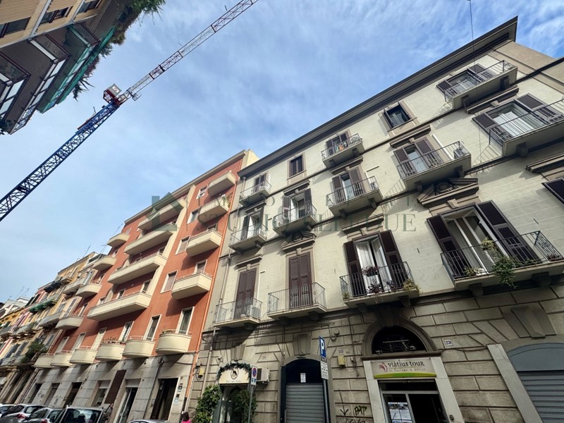 Immobile commerciale in Affitto a Bari, 300€, 18 m²