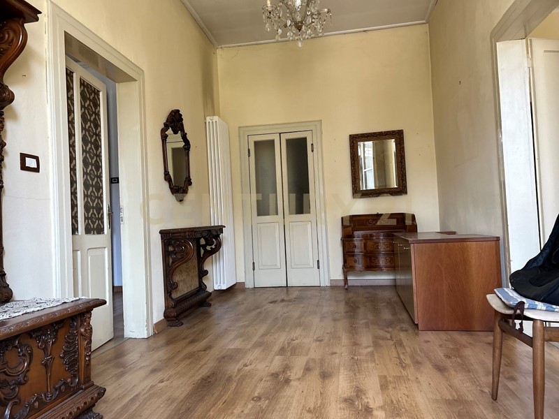 Casa Indipendente in Vendita a Monteforte d'Alpone, 190'000€, 360 m², con Box