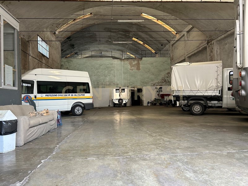 Attività commerciale in Vendita a Monteforte d'Alpone, 210'000€, 1024 m²