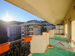 Appartamento in Vendita a Genova, zona Pegli, 268'000€, 127 m²