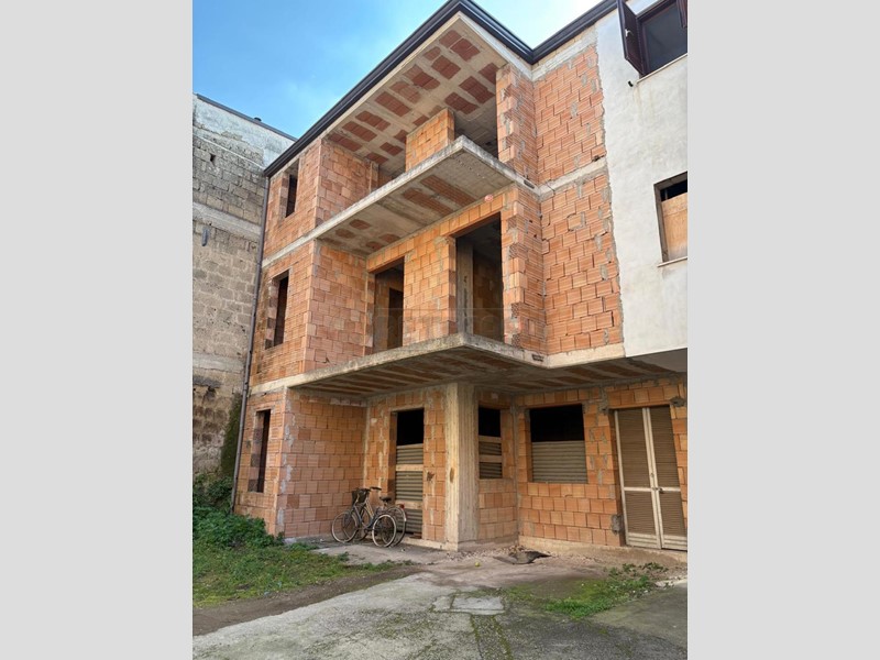 Casa Indipendente in Vendita a Marcianise, 74'000€, 250 m²