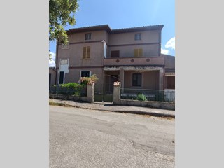 Villa bifamiliare in Vendita a Benetutti, 165'000€, 360 m²