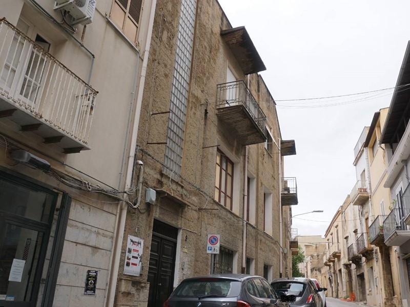 Appartamento in Vendita a Castelvetrano, zona Centro Storico, 187'000€, 350 m²
