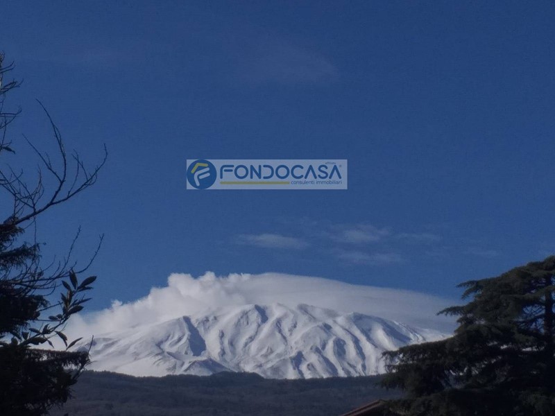 Rustico in Vendita a Linguaglossa, 250'000€, 400 m²