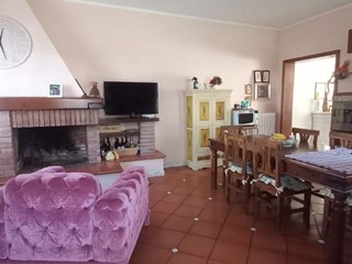 Villa bifamiliare in Vendita a Carrara, zona Marina di Carrara, 580'000€, 180 m²