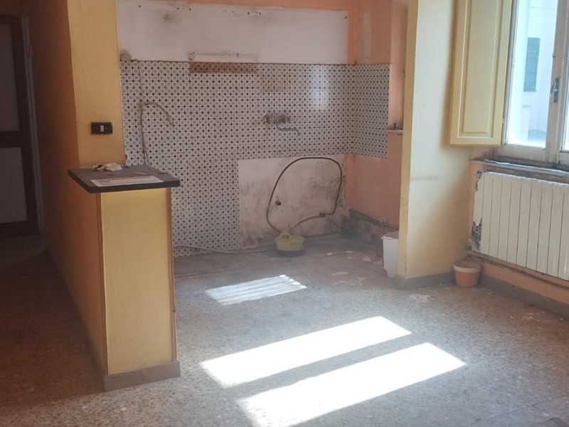 Casa Indipendente in Vendita a Cascina, zona Latignano, 69'000€, 120 m²