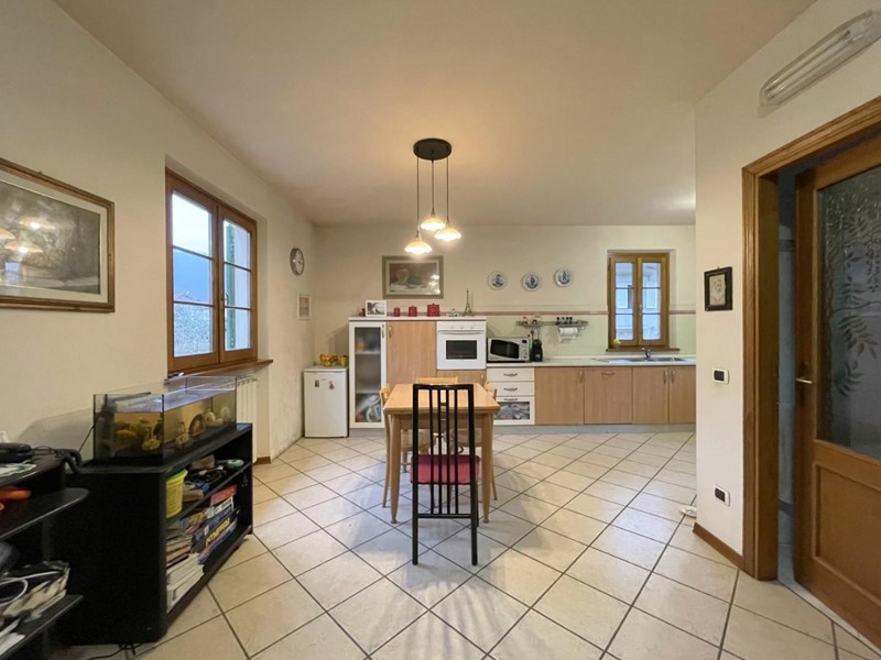 Casa Indipendente in Vendita a Camaiore, 395'000&euro;, 180 m²