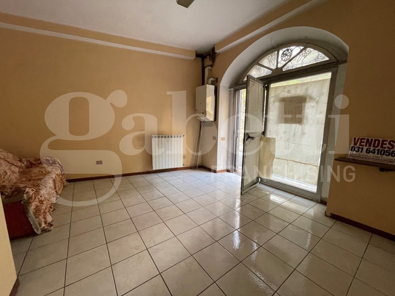 Negozio in Vendita a Erba, 22'000&euro;, 35 m²
