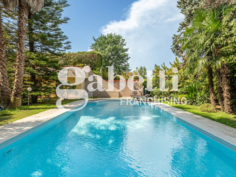 Villa in Vendita a Marano di Napoli, 835'000€, 288 m², arredato