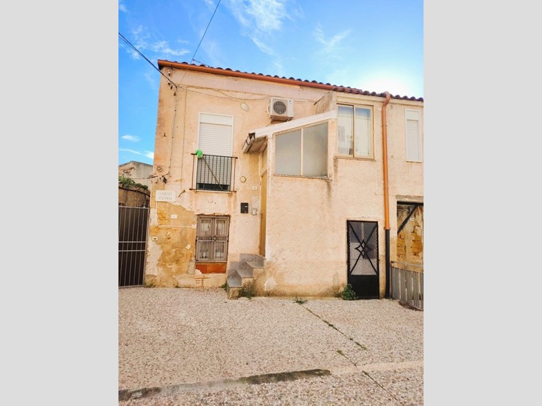 Trilocale in Vendita a Agrigento, 48'000€, 75 m²
