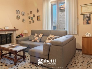 Villa in Vendita a Mozzagrogna, 360'000€, 420 m²