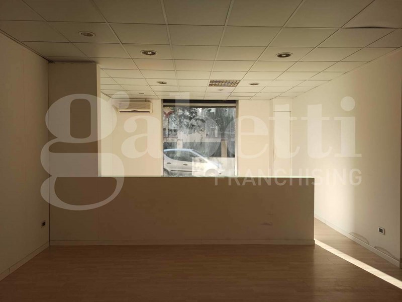 Negozio in Vendita a Oristano, 200'000€, 150 m²