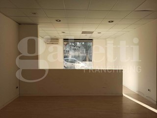 Negozio in Vendita a Oristano, 200'000€, 150 m²