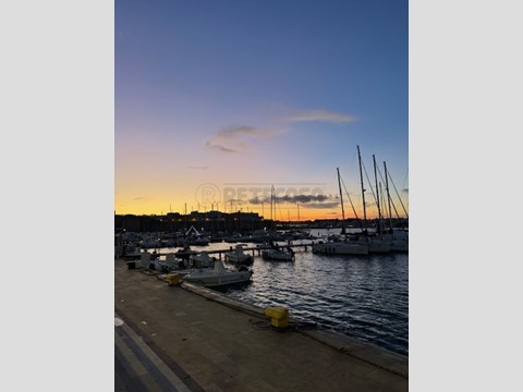 Attività commerciale in Vendita a Otranto, 100'000€, 150 m², arredato