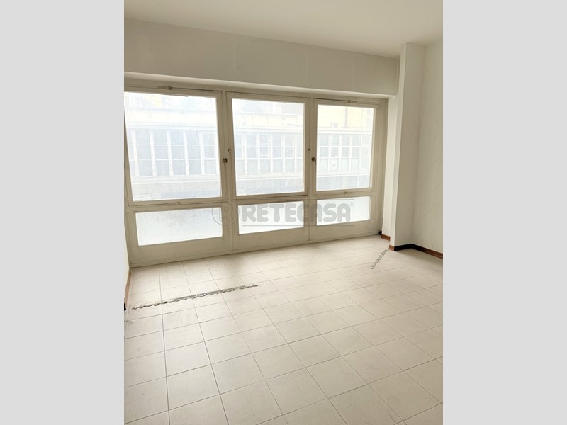 Ufficio in Affitto a Vicenza, 600€, 166 m²