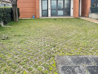 Capannone in Vendita a Camaiore, zona Lido Di Camaiore, 238'000&euro;, 135 m²