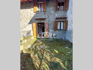 Rustico in Vendita a Vicchio, 158'000€, 120 m², con Box