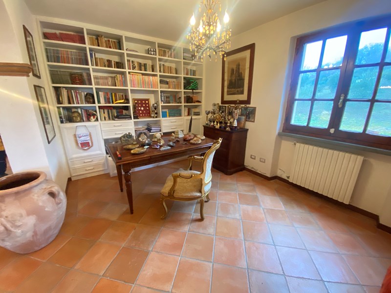 Villa in Vendita a Città di Castello, zona valdipetrina, 350'000€, 300 m²