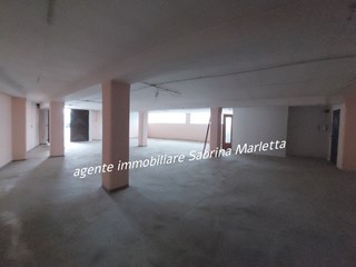 Magazzino in Affitto a Bruino, 500€, 180 m²