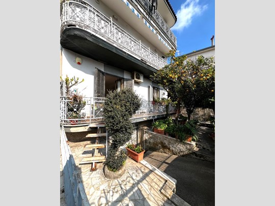 Casa Semi Indipendente in Vendita a Casoria, 250'000€, 230 m²