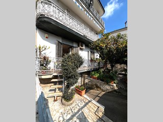 Casa Semi Indipendente in Vendita a Casoria, 250'000€, 230 m²