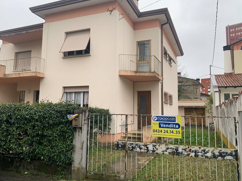 Appartamento in Vendita a Pordenone, zona Semicentro, 160'000€, 154 m²
