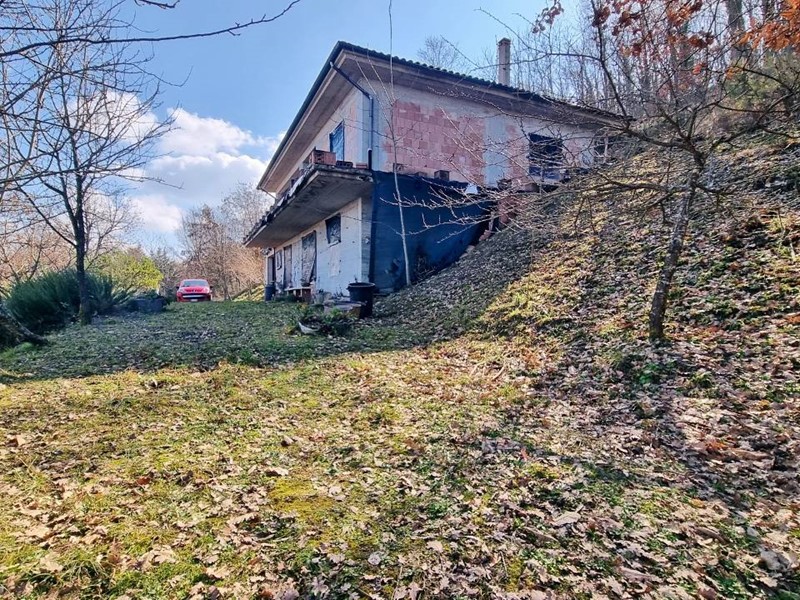 Casa Indipendente in Vendita a Guardia Lombardi, 100'000€, 260 m²
