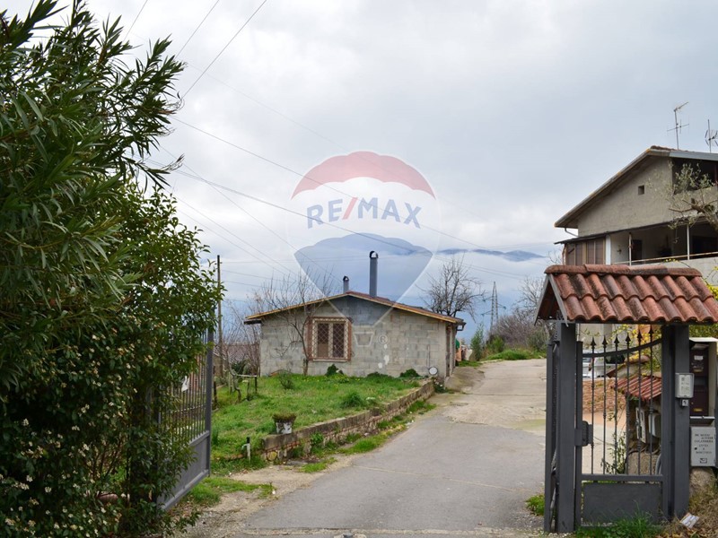 Casa Semi Indipendente in Vendita a Montesarchio, 130'000€, 90 m²