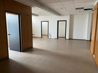 Ufficio in Affitto a Arezzo, 3'300€, 250 m²