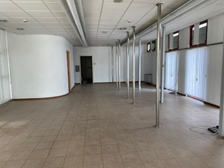 Ufficio in Affitto a Arezzo, 2'700€, 150 m²