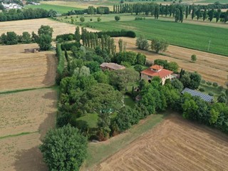 Attività commerciale in Vendita a Sinalunga, 2'500'000€, 550 m²