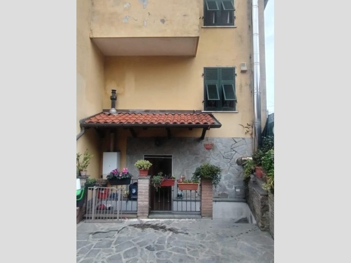 Casa Indipendente in Vendita a Massa, zona Turano, 220'000&euro;, 100 m²