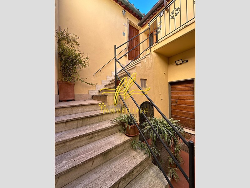 Appartamento in Vendita a Montecatini Val di Cecina, 167'000€, 140 m², con Box